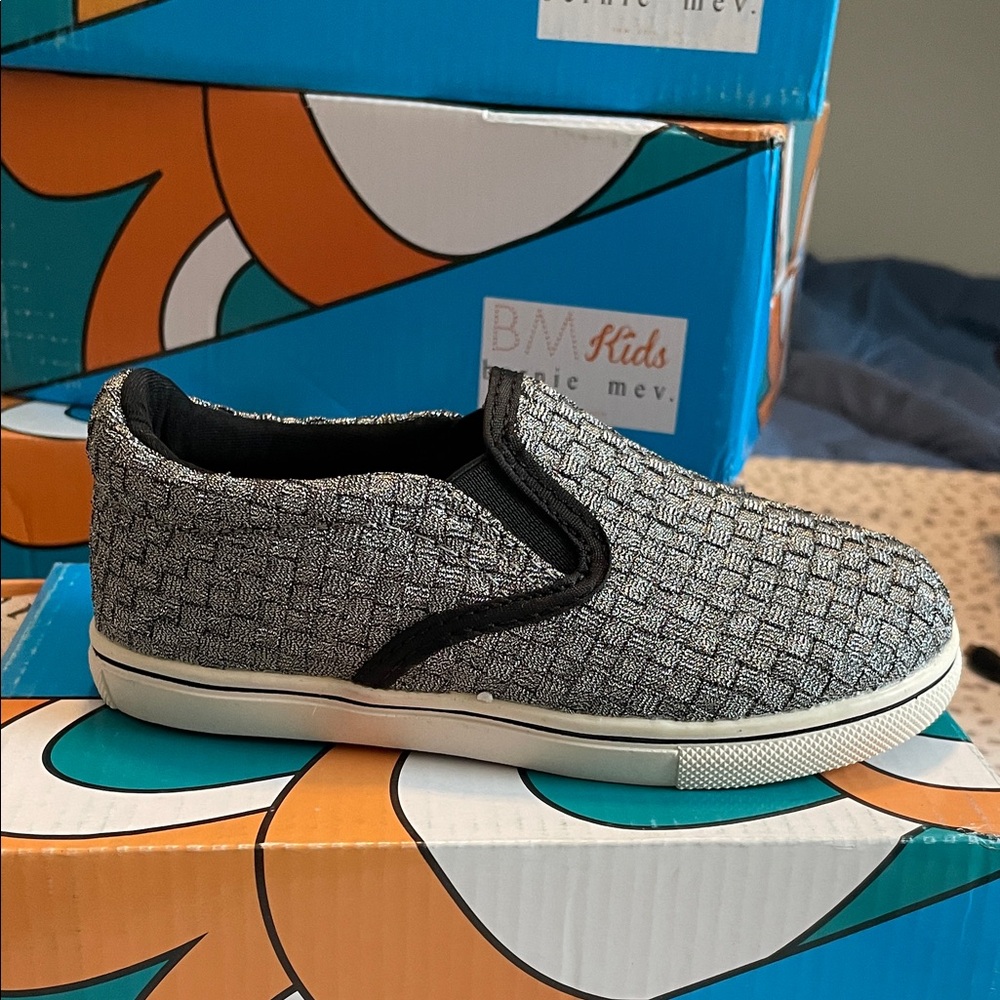 bernie mev. Kids Black/Gray Verona K Pewter Shoes Toddler & Youth NIB